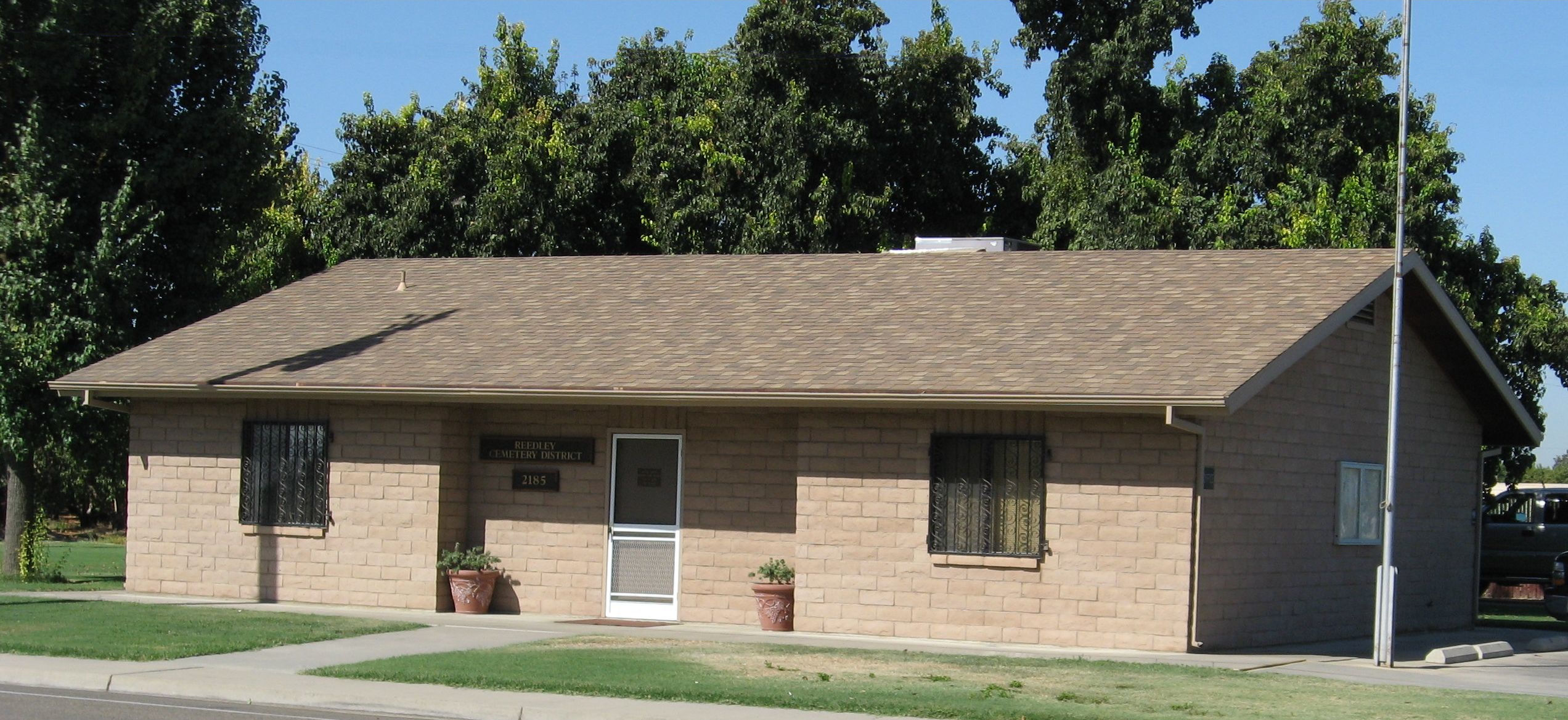 Reedley Cemetery District Office Building